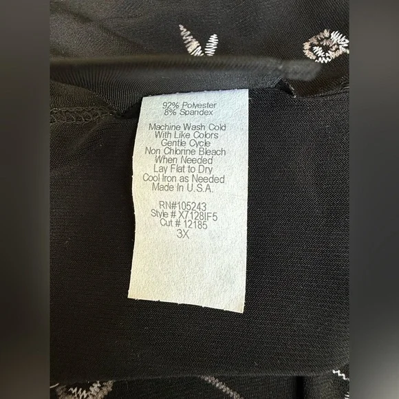 JKLA II Plus Sleeveless Black Floral Top - Picture 4 of 6